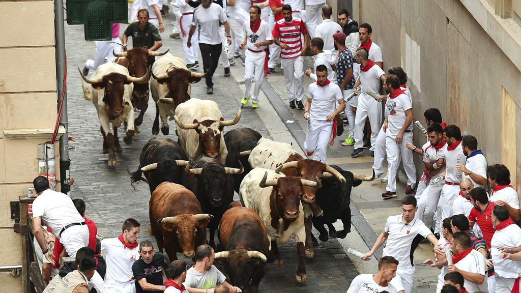 Los toros de Núñez del Cuvillo vuelan en un encierro con al menos tres heridos