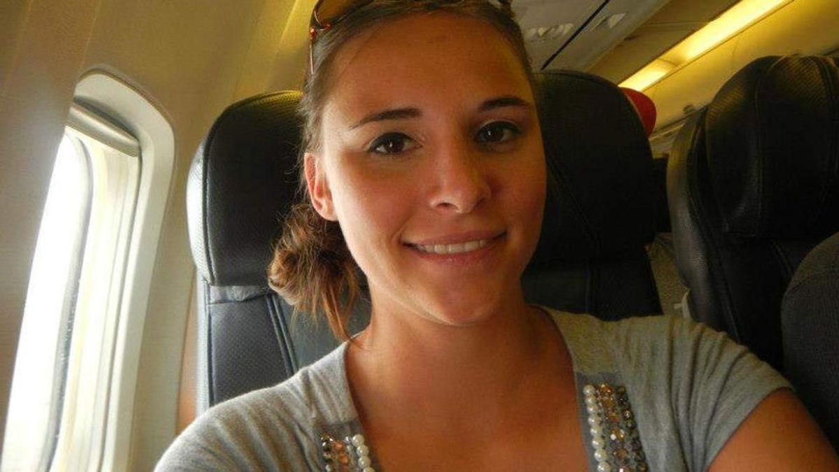 Condenada a 8 meses de cárcel por abusar sexualmente de otra pasajera en un avión