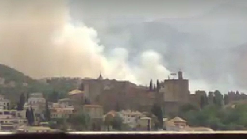 Declarado un incendio forestal cerca de la Alhambra