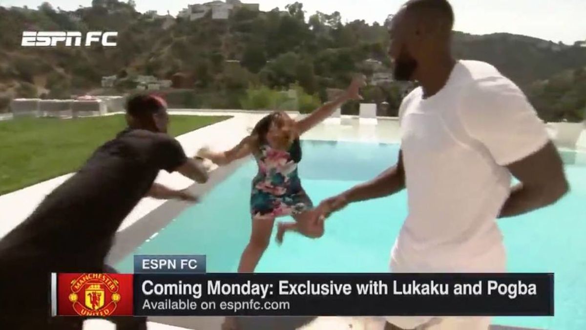 ¿Broma o sobrepasarse? Pogba lanza al agua a una periodista al terminar una entrevista ¿Broma o sobrepasarse? Pogba lanza al agua a una periodista al terminar una entrevista