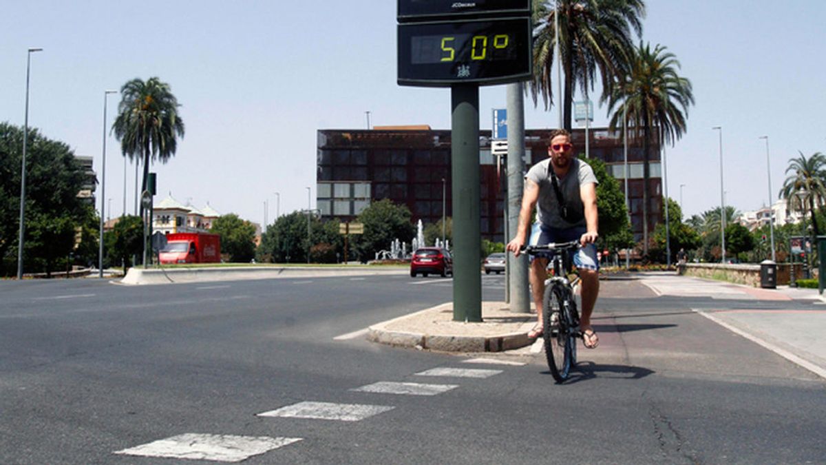 Fallece un hombre mientras realizaba labores de asfaltado en Sevilla en plena ola de calor