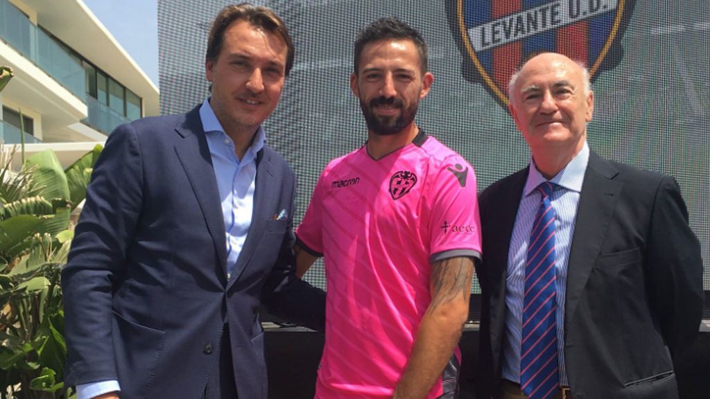 El Levante donará los beneficios de la venta de la camiseta rosa a la lucha contra el cáncer El Levante donará los beneficios de la venta de la camiseta rosa a la lucha contra el cáncer