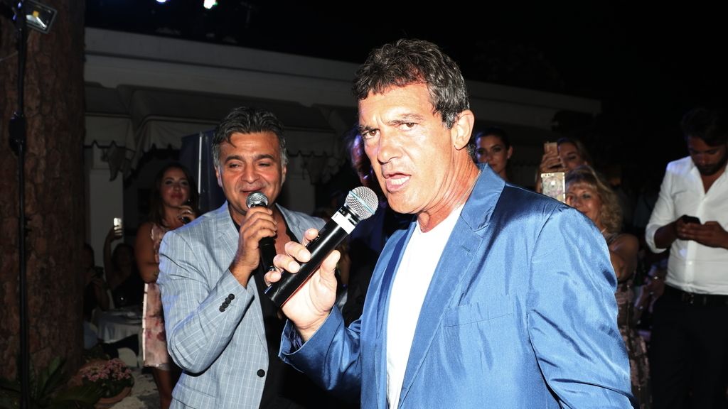 Antonio Banderas y Nicole Kimpel lo dan todo en sus vacaciones en Italia