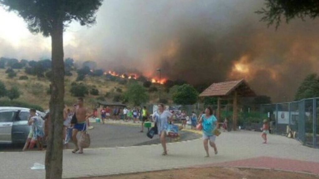 Un incendio obliga a evacuar a más de mil personas de un complejo recreativo en Ciudad Real