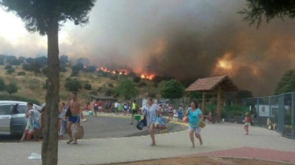 Un incendio obliga a evacuar a más de mil personas de un complejo recreativo en Ciudad Real