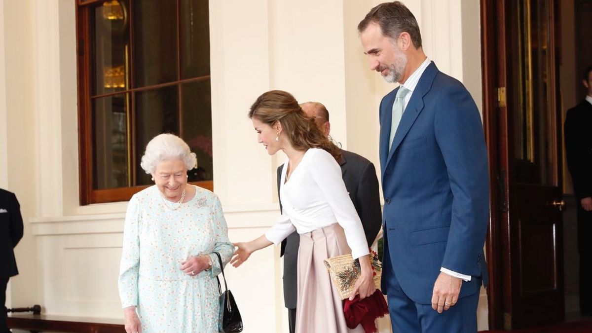 Los reyes se despiden de Isabel II y terminan su visita oficial al Reino Unido con una parada en Oxford