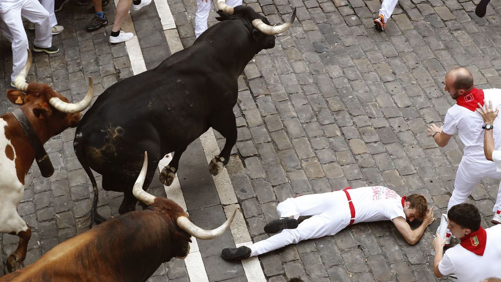 Los Miuras protagonizan el encierro más rápido de Sanfermines sin heridos por asta