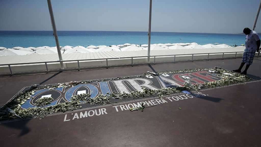 Francia recuerda a las 86 personas que fueron asesinadas en Niza
