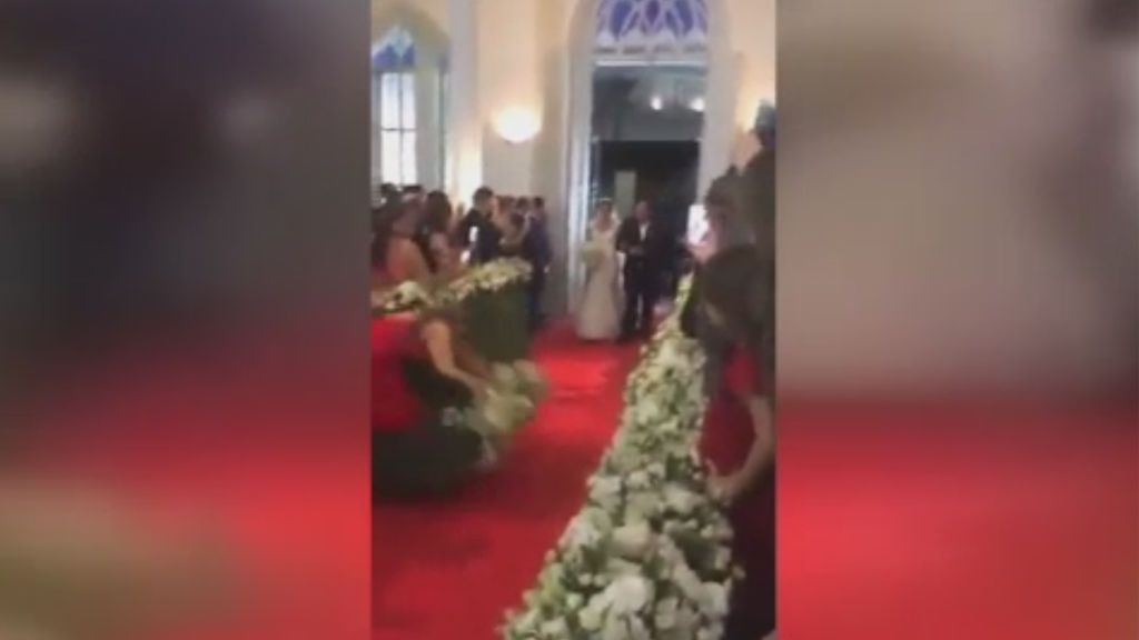 Intentaba hacer la mejor fotografía... ¡y arruinó la entrada de la novia!