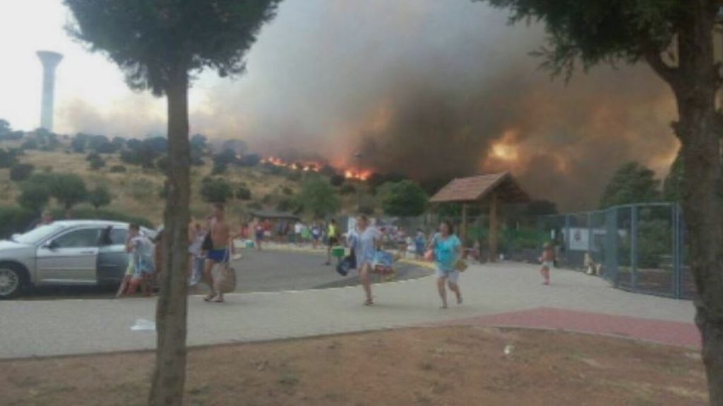 Extinguido el incendio que desalojó a un millár de bañistas en Ciudad Real