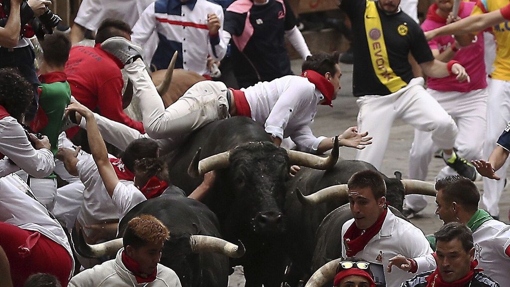 Los Miuras protagonizan el encierro más rápido de Sanfermines sin heridos por asta