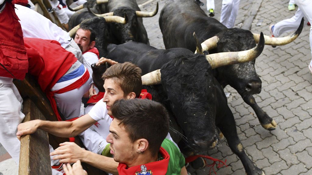 Los Miuras protagonizan el encierro más rápido de Sanfermines sin heridos por asta