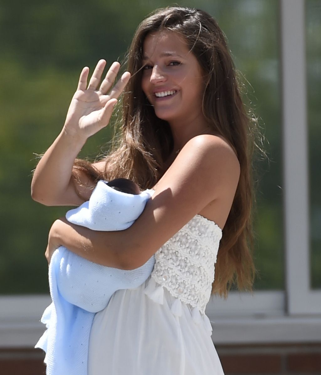 Malena Costa presenta a su bebé, con la ausencia de Mario Suárez