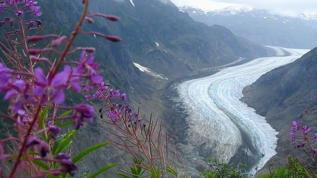 Jamás has visto algo igual: La enorme lengua de hielo del Glaciar Salmón que deja K.O. a Unai