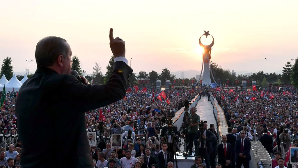 Miles de personas celebran en Turquía el primer aniversario del golpe de Estado fallido