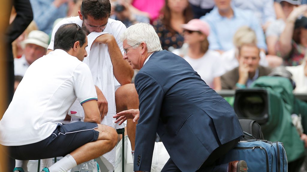 Las lágrimas de dolor de Cilic, rival de Federer, por una ampolla que casi le obliga a retirarse del partido