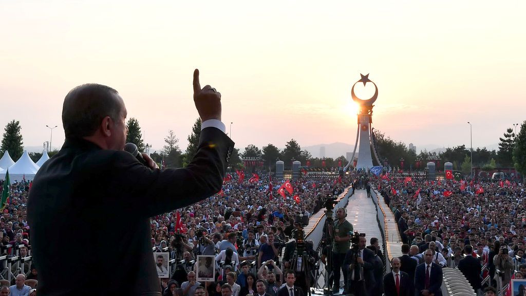 Miles de personas celebran en Turquía el primer aniversario del golpe de Estado fallido