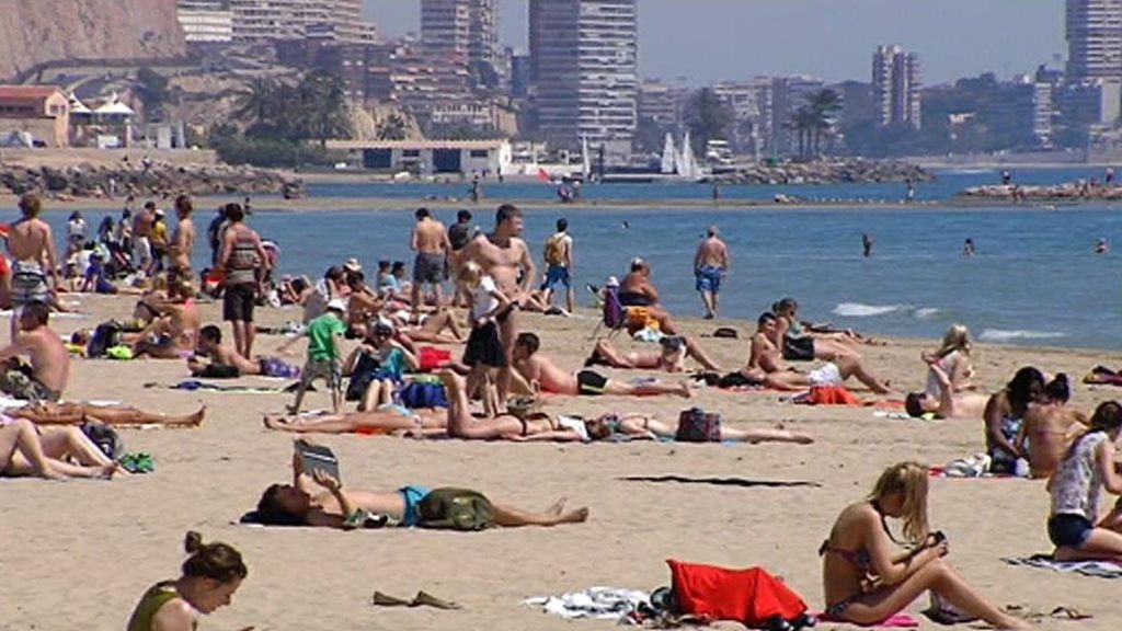 Una menor logra escapar de su secuestrador en la playa de San Juan (Alicante)
