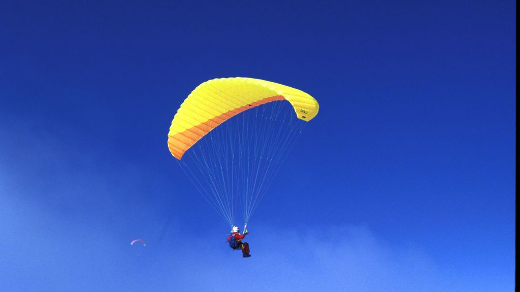 Fallece tras estrellarse ell parapente contra una montaña en Mallorca