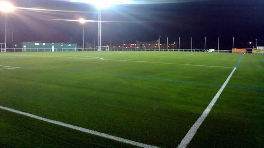 Fallece un futbolista asturiano de 13 años del Valdés tras enrollarse una toalla que llevaba al cuello en un quad