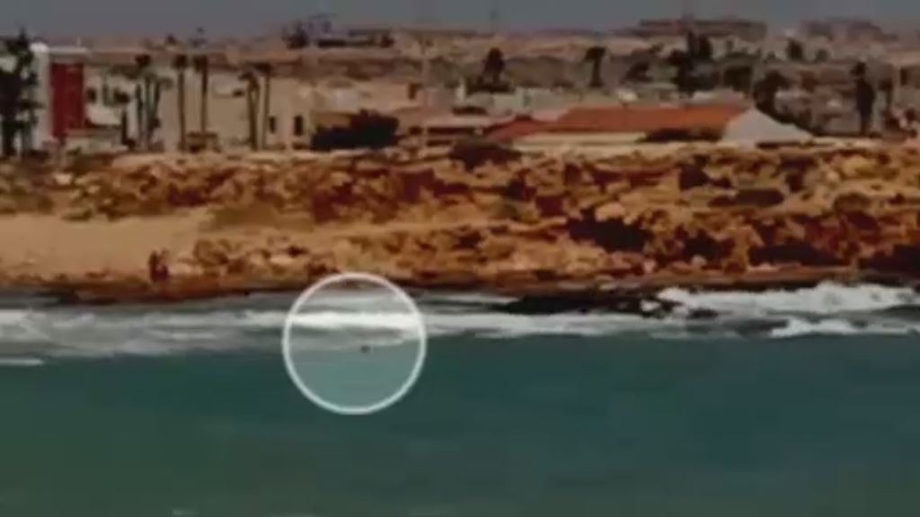 A punto de ahogarse dos niños en Torrevieja cuando ondeaba la bandera roja