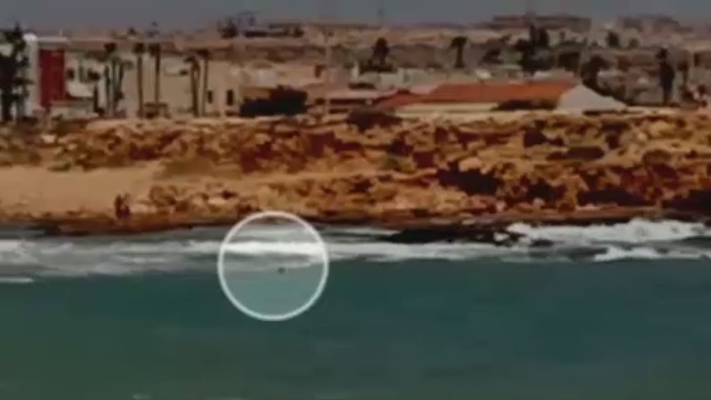 A punto de ahogarse dos niños en Torrevieja cuando ondeaba la bandera roja