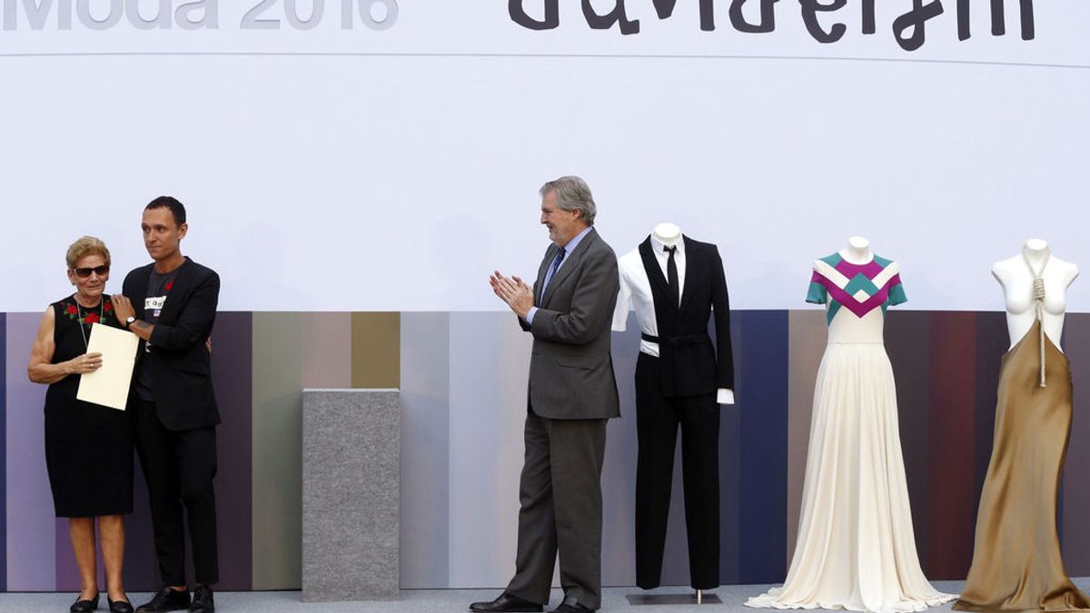 La familia de David Delfín recoge el Premio Nacional de Diseño de Moda