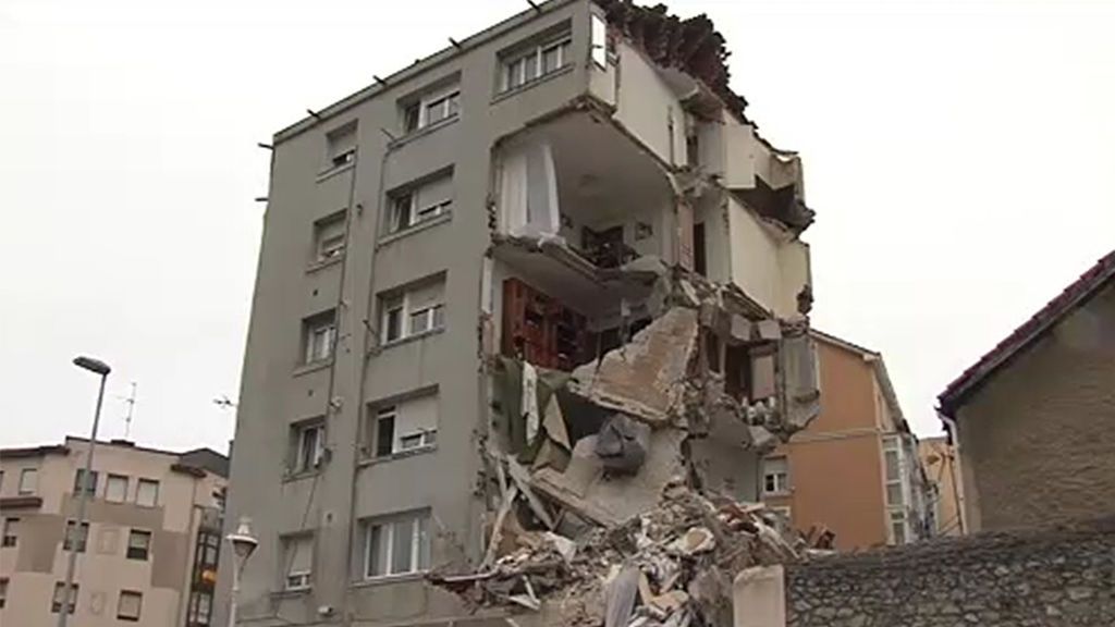 Vecinos de Santander se salvan de milagro del derrumbe de un edificio