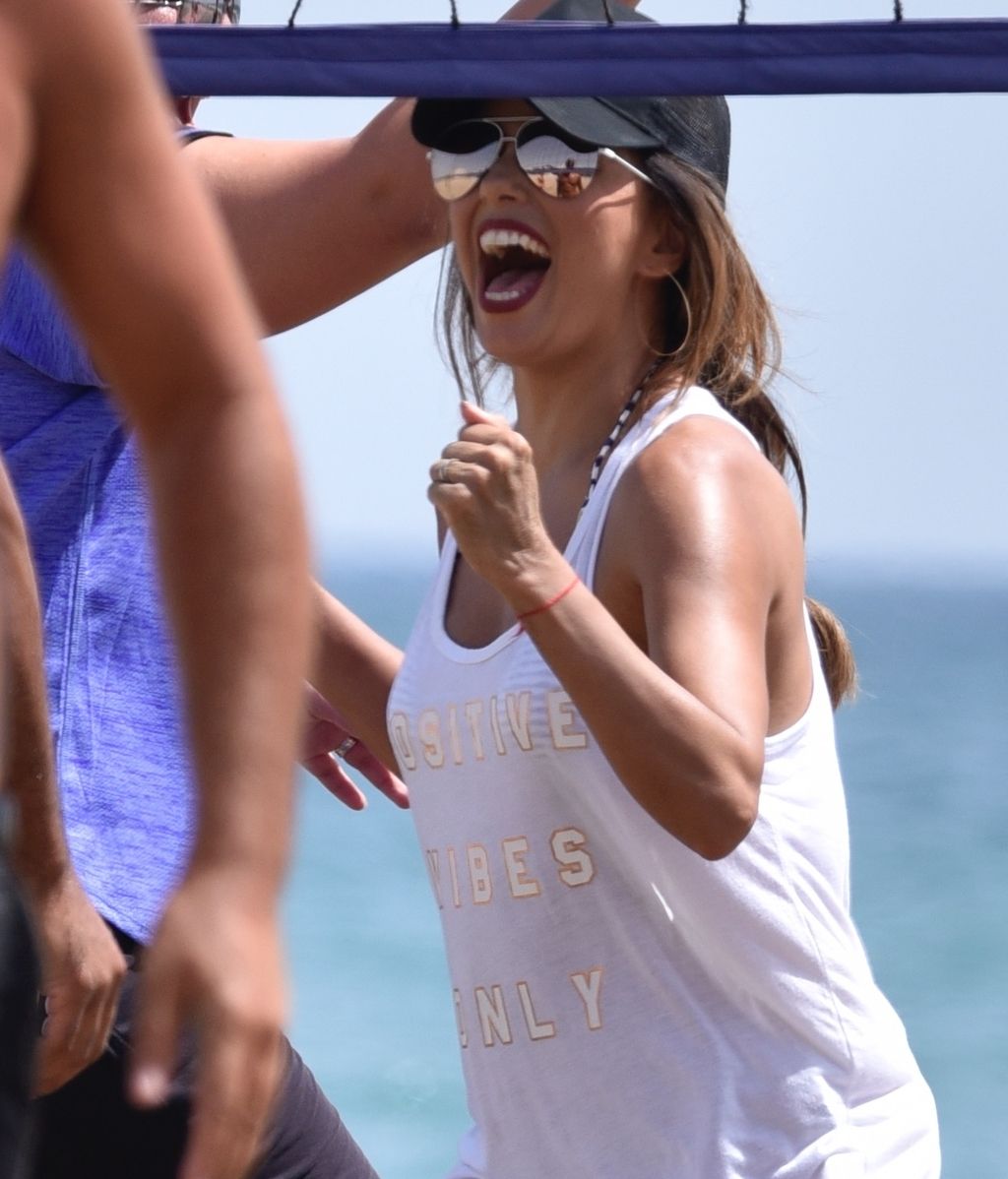 Eva Longoria sí que sabe: Costa del Sol, Voley playa, risas y familia