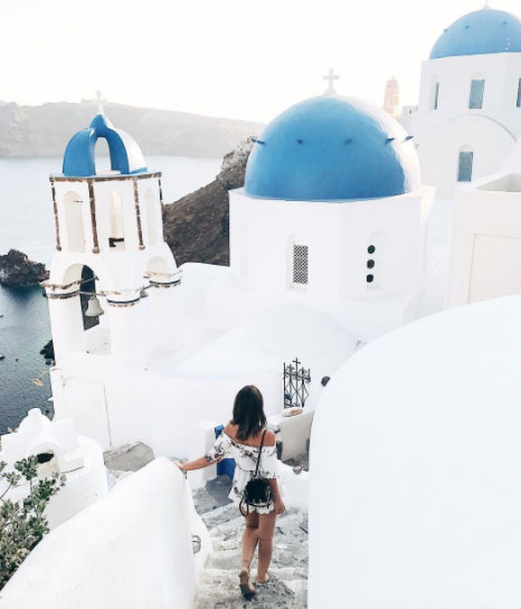 Conoce rincones de Santorini de la mano de Dulceida y Alba
