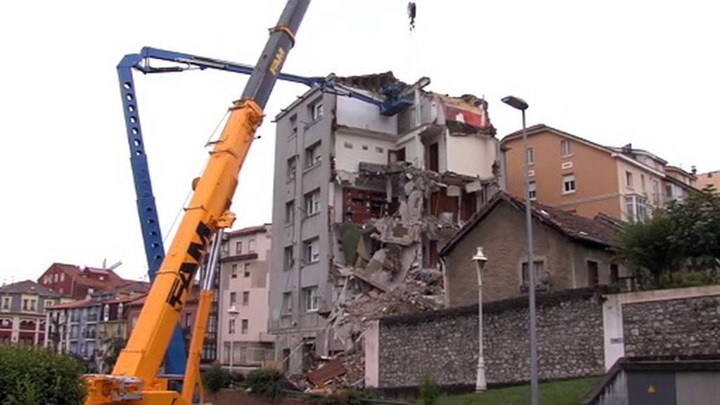 Las duras historias de los vecinos afectados por el derrumbe de un bloque en Santander