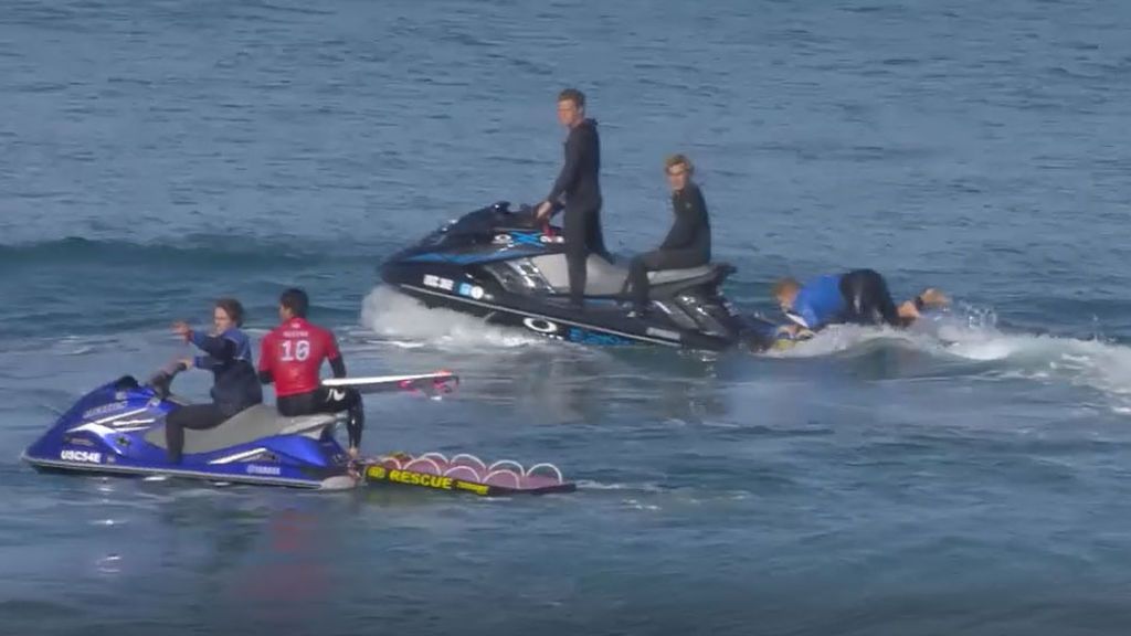 Así ha sido el rescate 'in extremis' del ataque de un tiburón al campeón de surf Mick Fanning