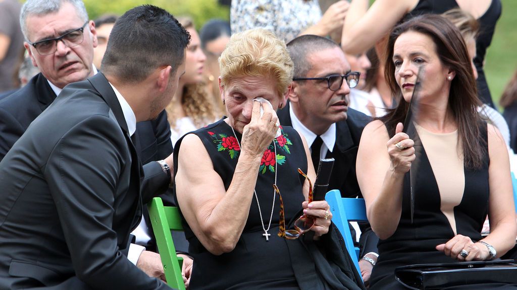 La madre de David Delfín despide a su hijo en un emotivo homenaje póstumo