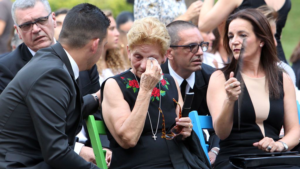 La madre de David Delfín despide a su hijo en un emotivo homenaje póstumo