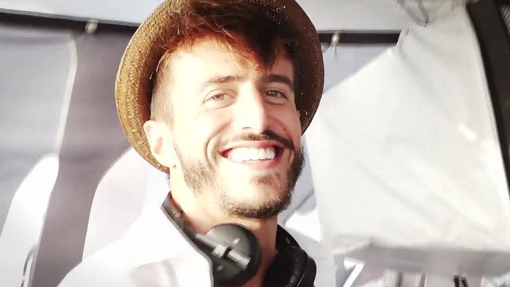 Marco Ferri pincha la canción de 'Sálvame' en una fiesta de Ibiza