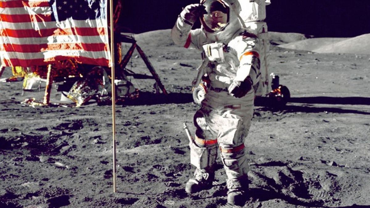 ¿Hace 48 años que el hombre llegó a la luna?: teorías que lo demuestran