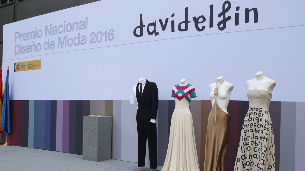 David Delfín, Premio Nacional Diseño: su madre lo recoge arropada por su entorno