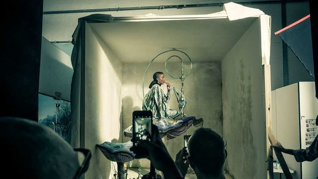 Con artistas afroamericanos, incluyendo hombres e inspirado en Alicia: el Calendario Pirelli 2018