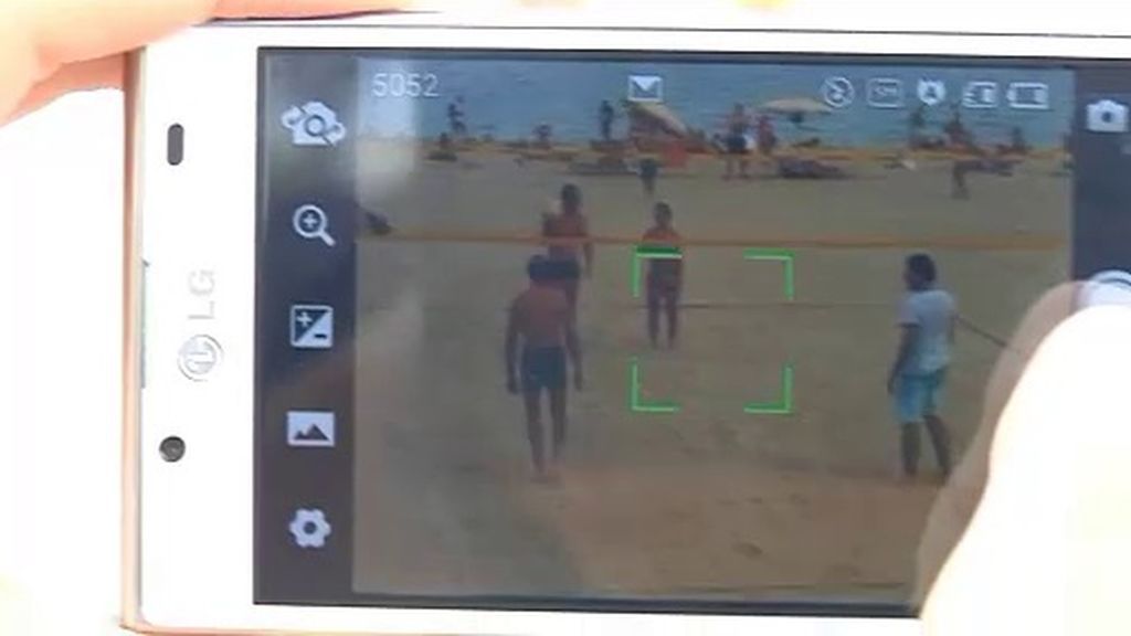 Los mirones digitales, que hacen fotos y las suben a Internet, cada vez más presentes en las playas