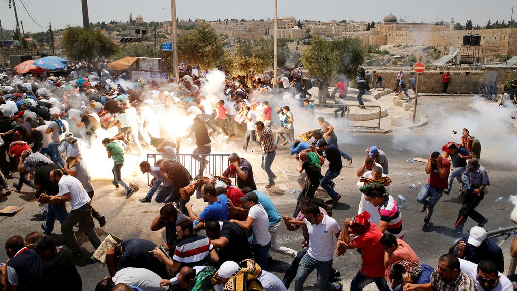 Tres palestinos muertos y más de 200 heridos en una jornada de tensión en Jerusalén