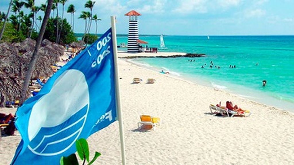 bandera-azul-playa-la-laguna-dominicus-bayahibe1