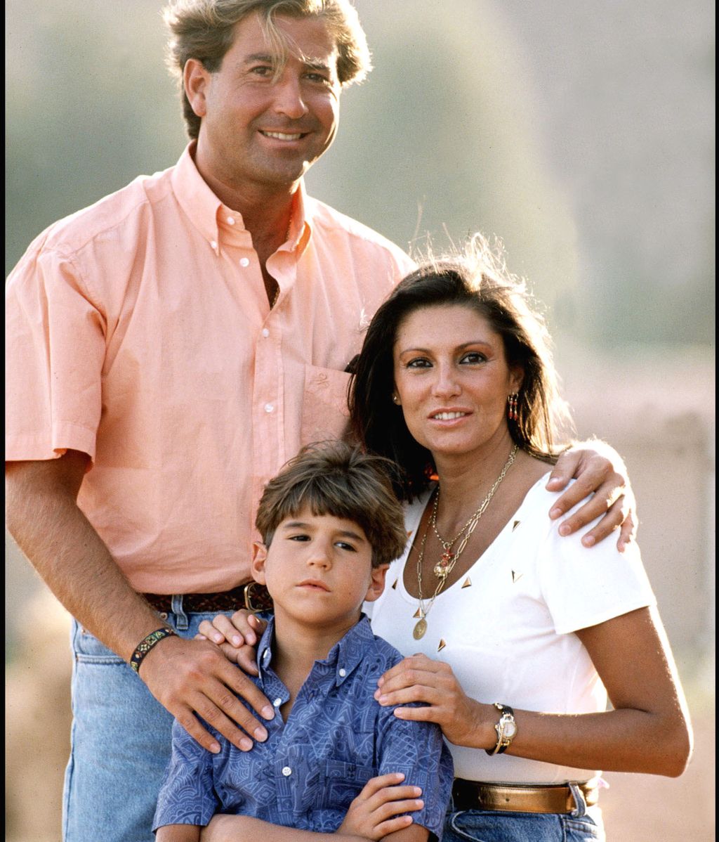 Julián Contreras,  su segundo marido hasta 1994 y padre de su hijo Julián Contreras Jr.