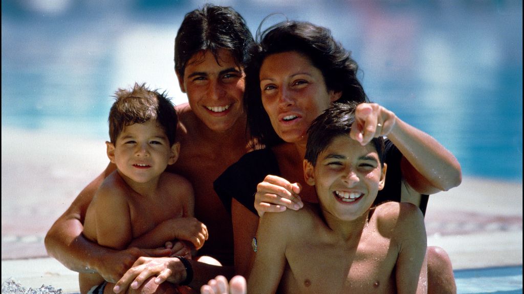 Sus hijos eran muy jóvenes cuando se marchó; Francisco 30 años,  Cayetano 27  y Julián, 18