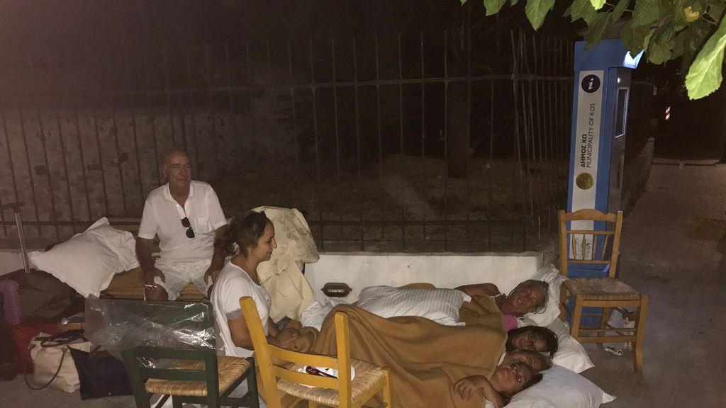 Las personas, presas del pánico, han dormido en la calle