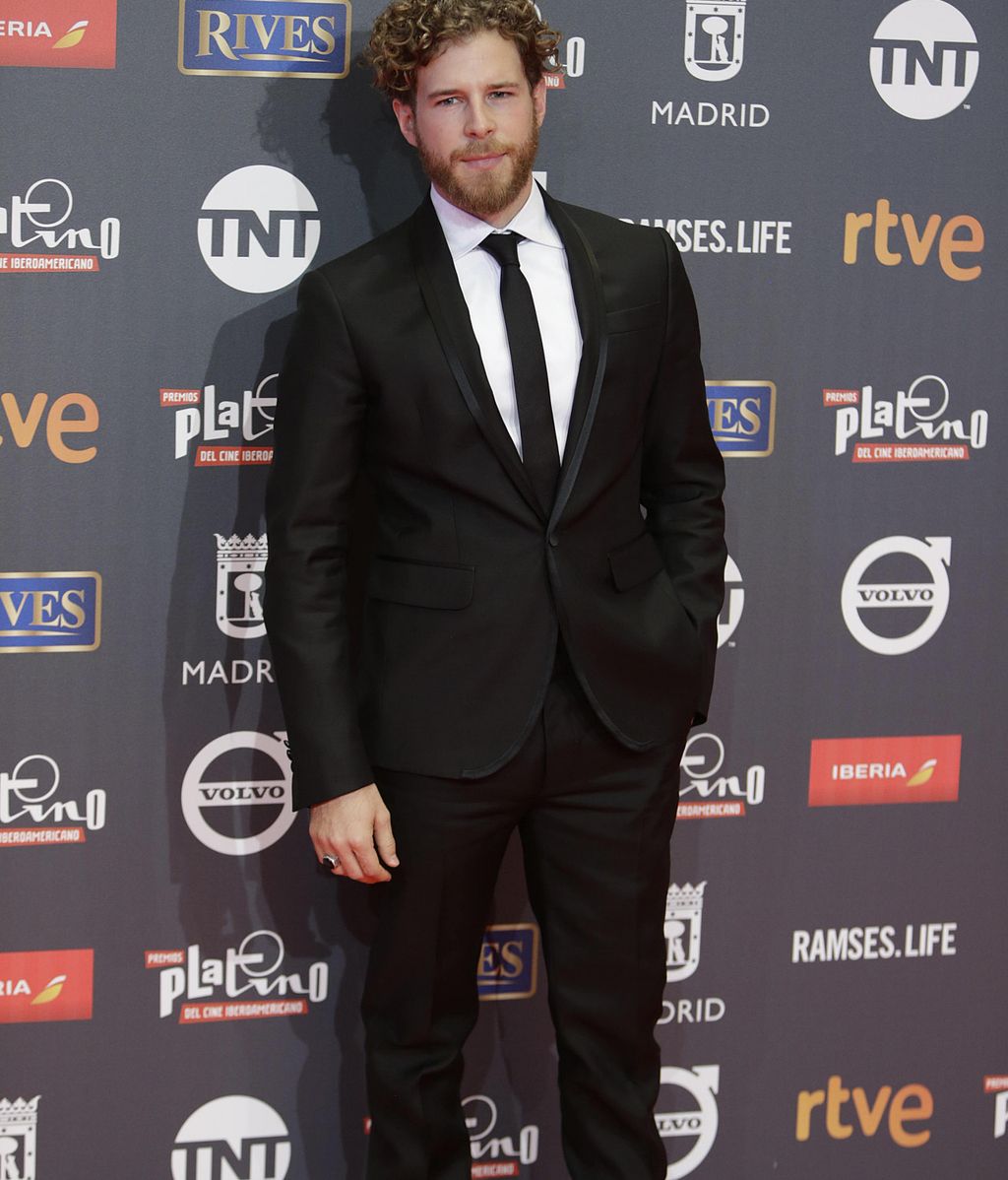 Tampoco faltó el joven actor Álvaro Cervantes y representación de la pequeña pantalla