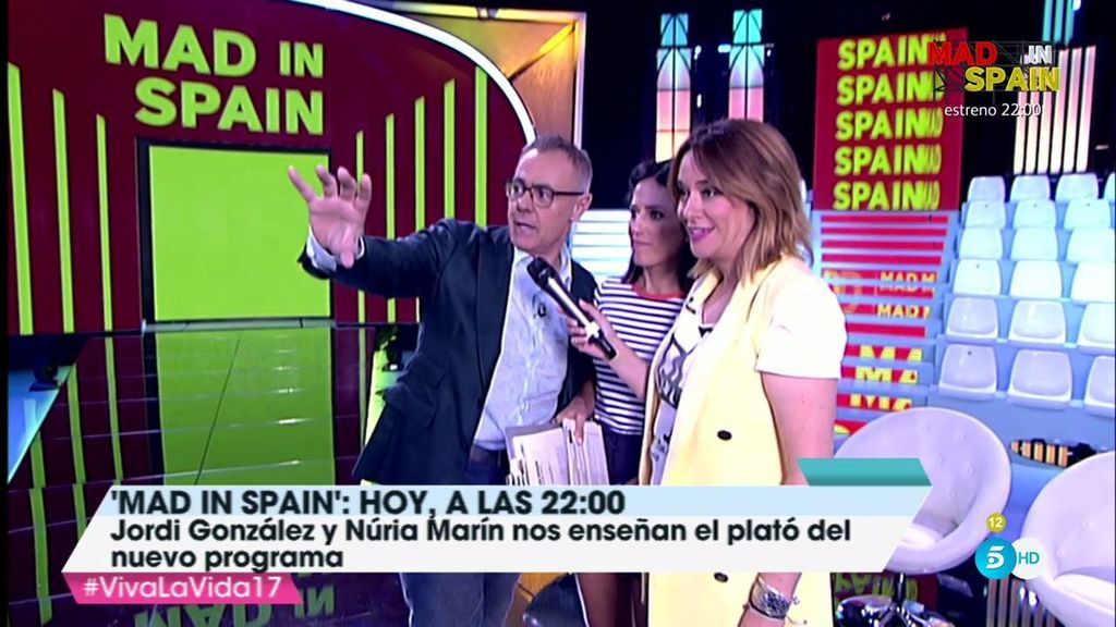 Toñi Moreno se cuela en el plató de 'Mad in Spain' y pide aire acondicionado para Jordi González