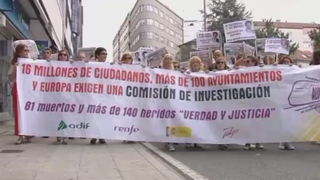 Las víctimas del Alvia marchan en Santiago para exigir "verdad y justicia"