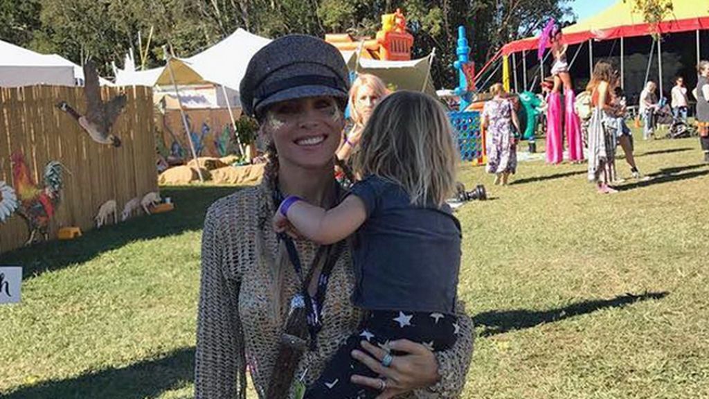 Festival en familia: Elsa Pataky va a su "¡primer concierto con los peques!"