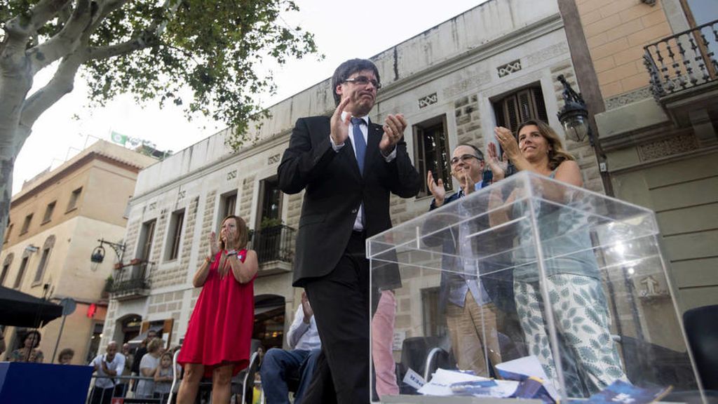 Puigdemont dice que no aceptará ser inhabilitado por el Constitcuional y activa la compra de material electoral