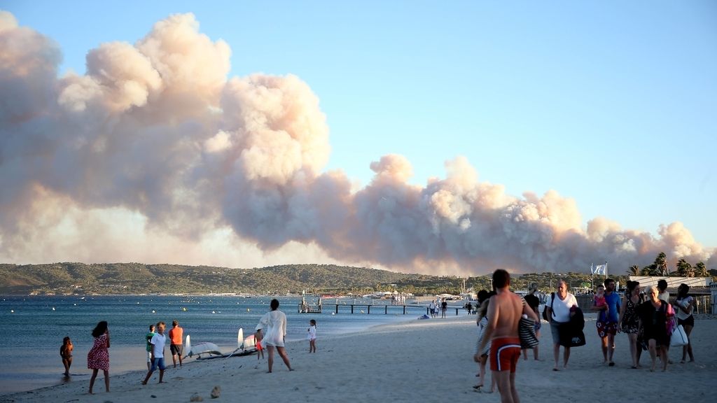 En Saint-Tropez, la gente se encuentra huyendo de sus casasGtresonline